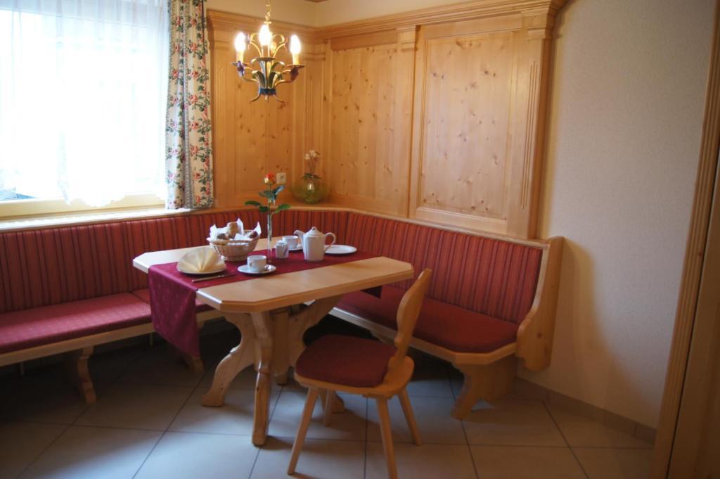 Gaestehaus Alpina Maurach  Room photo